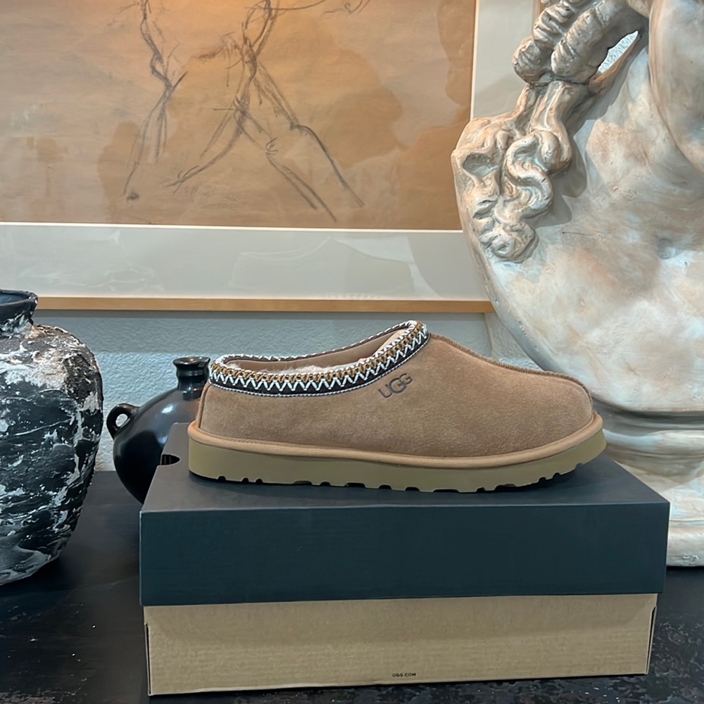 Size 10 men’s Tasman slippers, new in Box